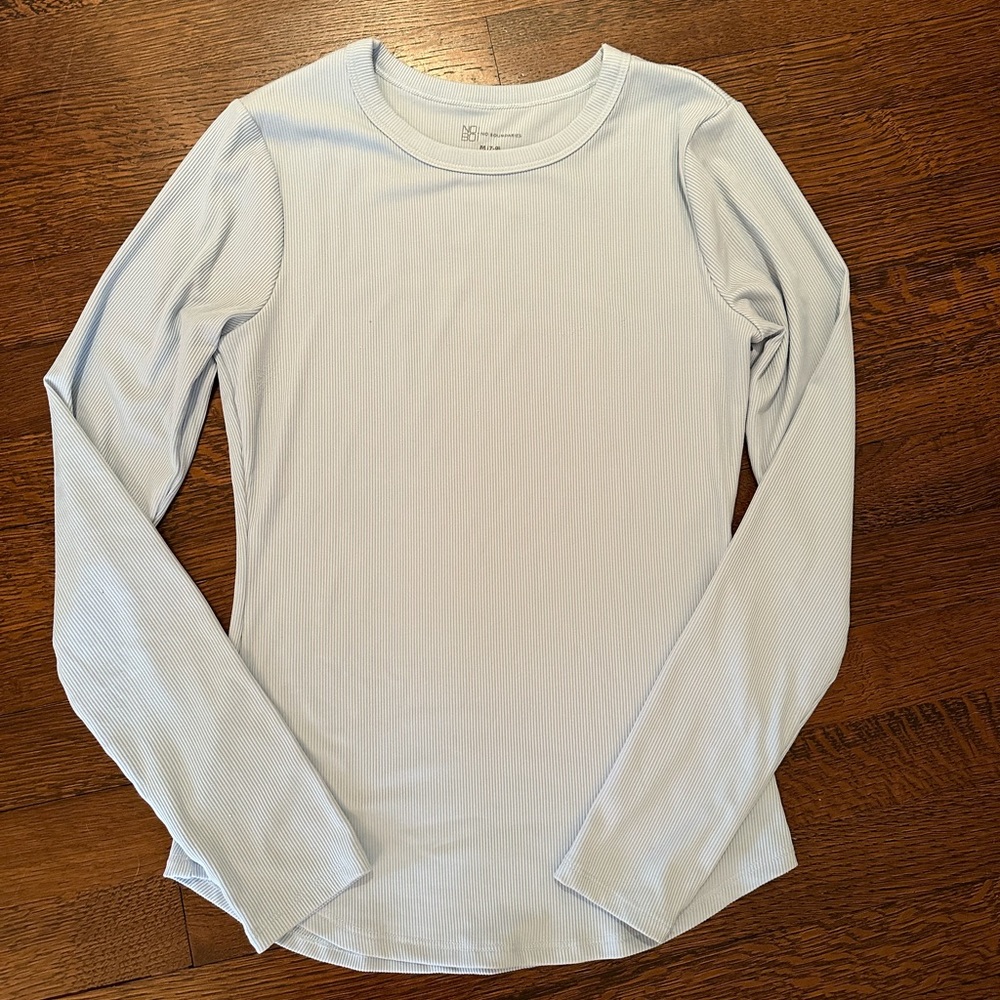 No boundaries Long sleeve light weight active wear top
